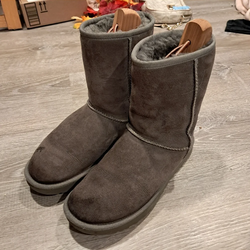 UGG Gray Sheepskin Suede Women's Boots - Picture 3 of 10